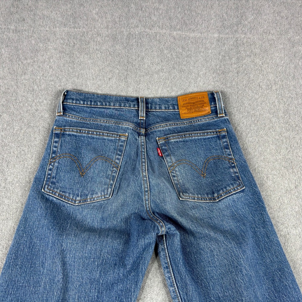 Levi's Straight Leg Jeans - Medium Blue